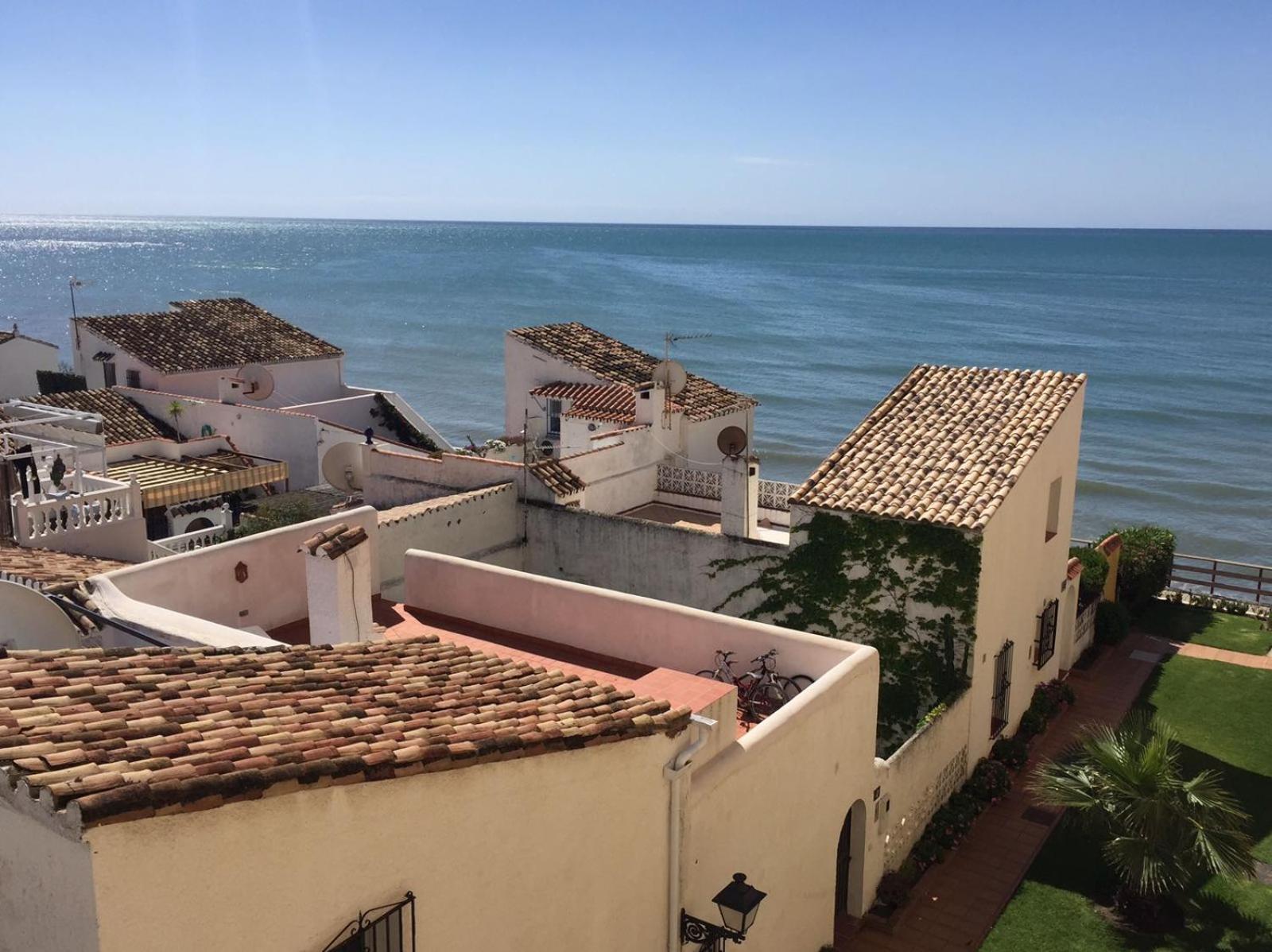 Casa Cachita-En 1ª Linea De Playa Leilighet Estepona Eksteriør bilde
